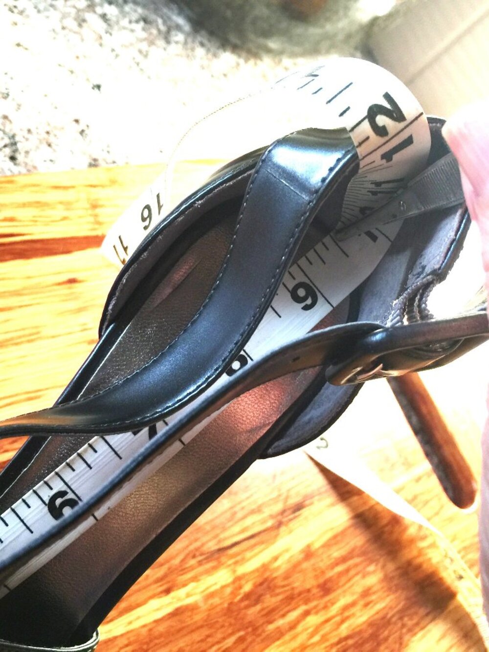 GUESS STRAPPY LEATHER PUMPS - Picture 4 of 4